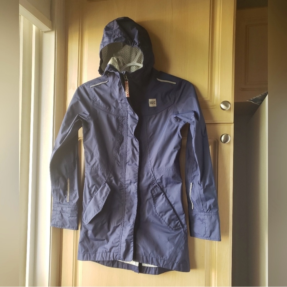 EUC MEC Blue Rain Jacket with Hood and Water-Resistant Fabric sz 10